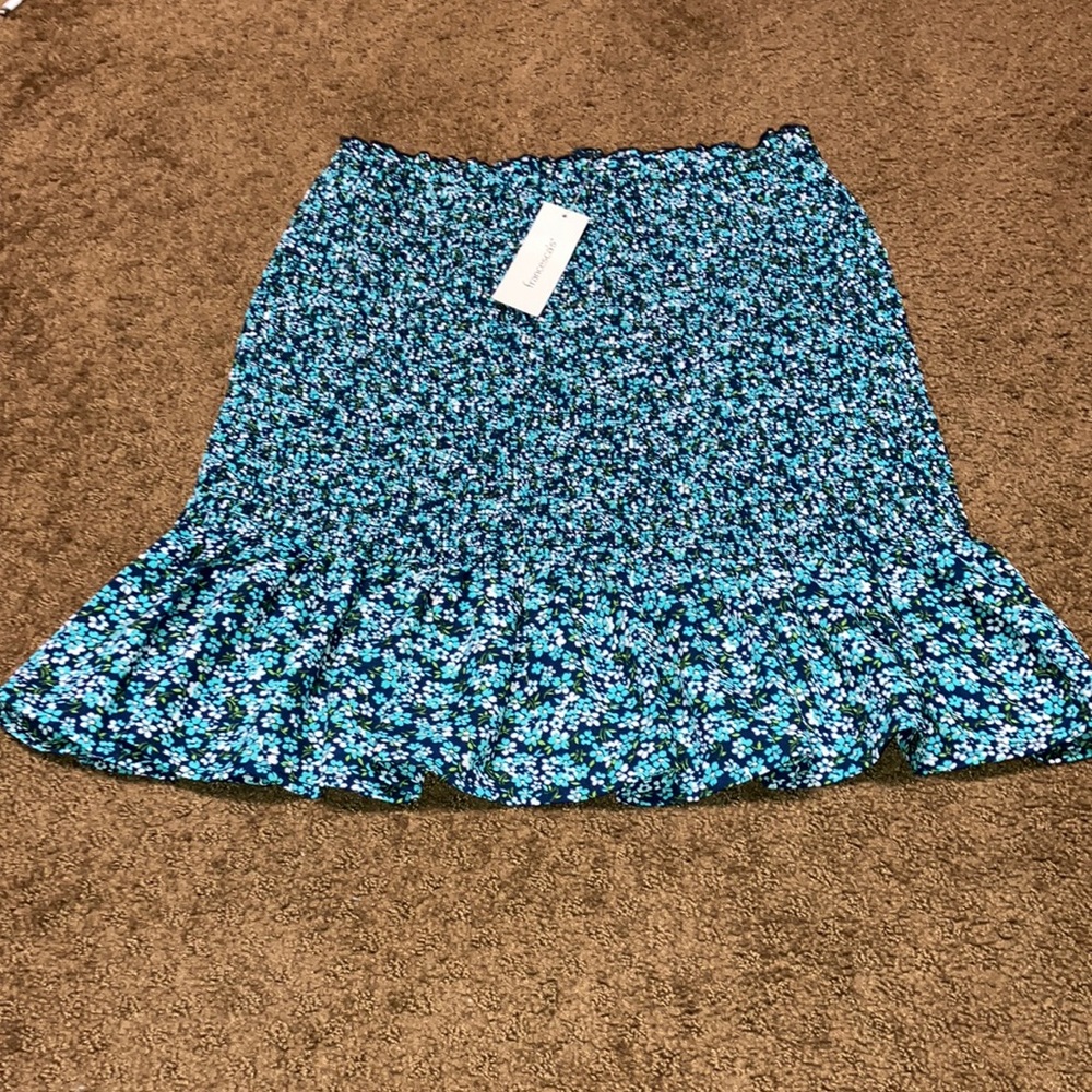 Trixxi Skirt SMALL from Francesca’s NWT floral, very stretchy, brand new